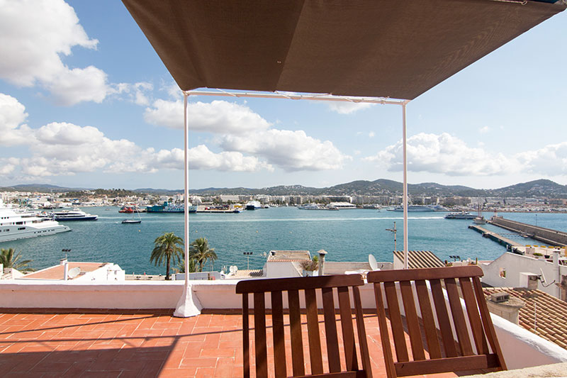 Bel appartement d'une chambre à vendre à La Marina à Ibiza