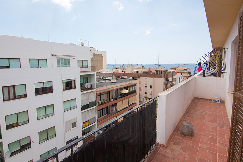 Ce bel appartement de deux chambres dans la ville d'Ibiza est à vendre