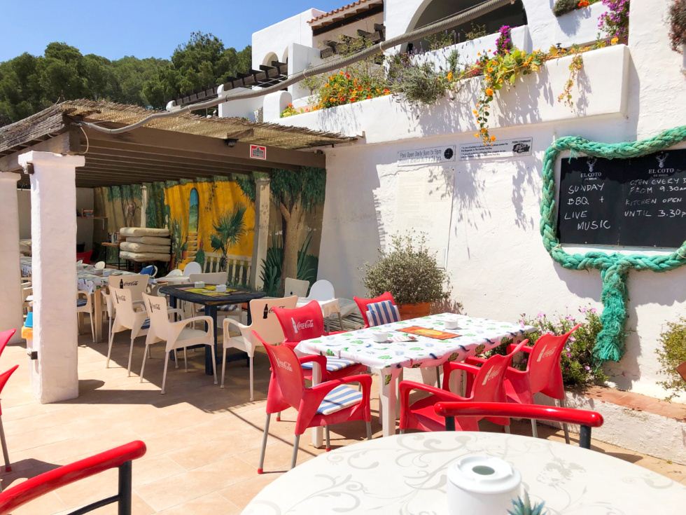 Lucrative Business Opportunity - Bar à la piscine à Santa Eulalia avec vue sur la mer à vendre