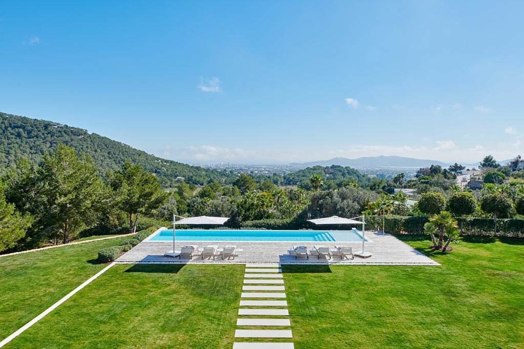 Villa de luxe neuve près d'Ibiza avec les meilleures vues sur la mer