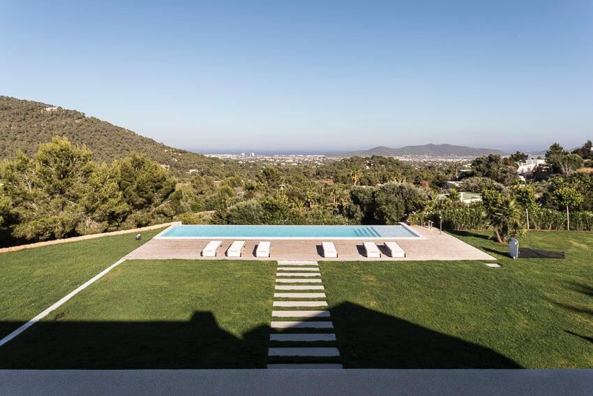 Villa de luxe neuve près d'Ibiza avec les meilleures vues sur la mer
