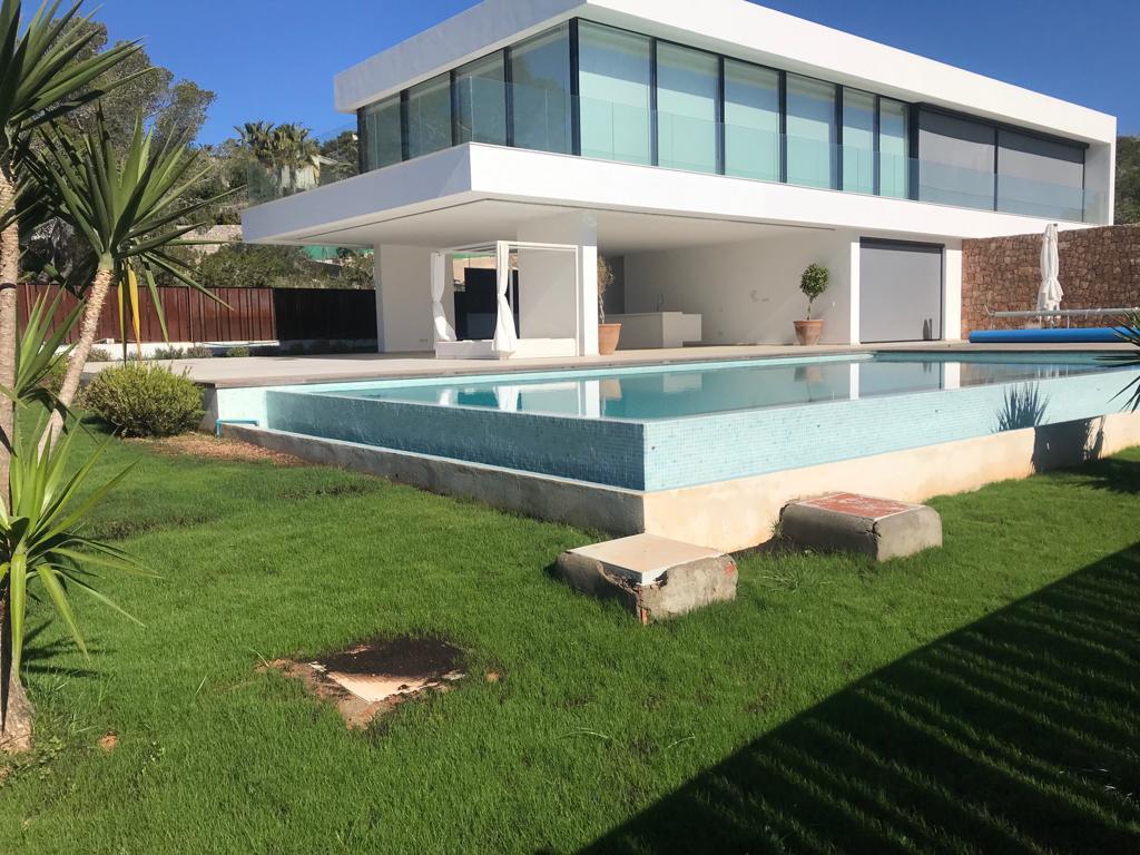 Villa minimaliste avec chambres spacieuses à vendre à Vista Alegre