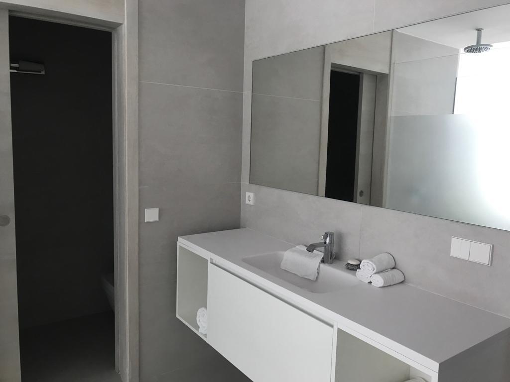 Villa minimaliste avec chambres spacieuses à vendre à Vista Alegre