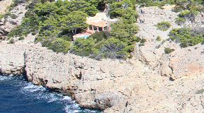 Belle villa à vendre avec un accès direct à la mer