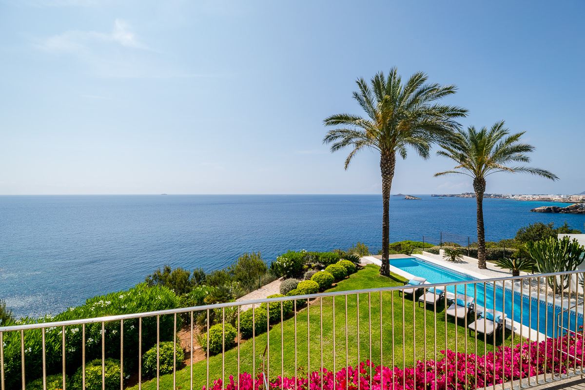 Villa méditerranéenne exclusive avec vue panoramique sur la mer