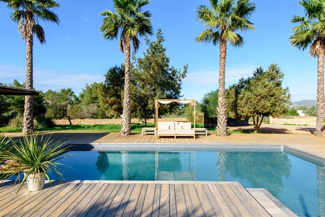 Villa moderne nichée au milieu de la beauté naturelle de la côte ouest d'Ibiza