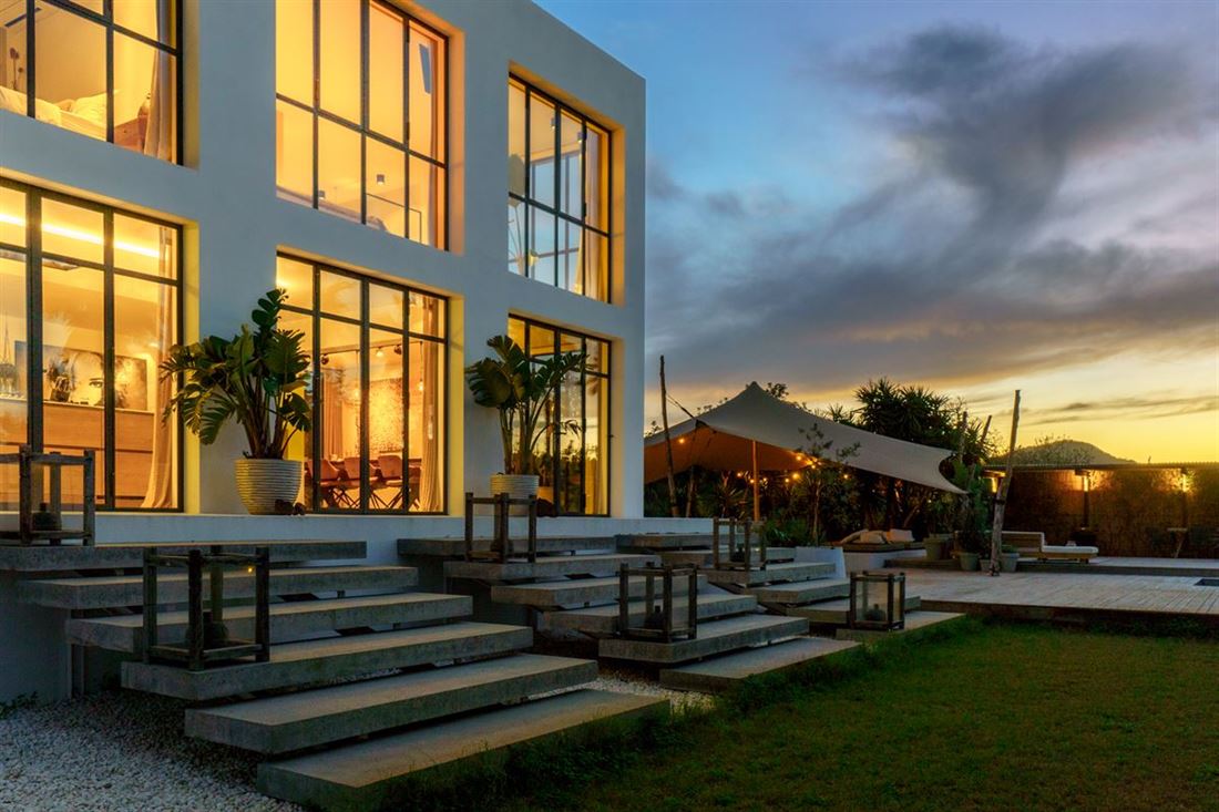 Villa moderne nichée au milieu de la beauté naturelle de la côte ouest d'Ibiza