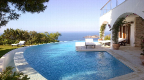 Propriété de luxe exceptionnelle avec 3 villas et accès à la mer à Cala Boix, San Carlos
