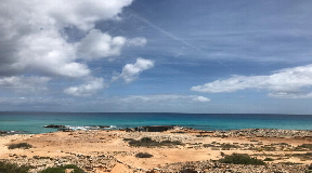 Villa tranquille en bord de mer avec une vue imprenable sur la mer à Es Caló, Formentera
